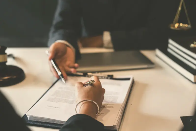 Contract Drafting & Reviewing | خدمات صياغة العقود ومراجعتها في الإمارات